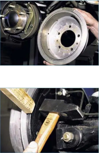 We remove the brake drum. If the drum cannot be removed...
