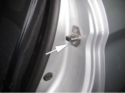 Рисунок 15 - Регулировка замка задней двери двери