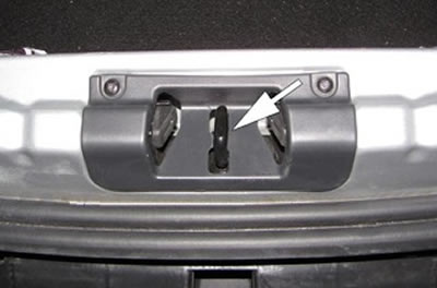 Рисунок 17 - Регулировка замка двери задка