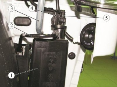 Рисунок 8-34 - Отсоединение трубок и колодки…