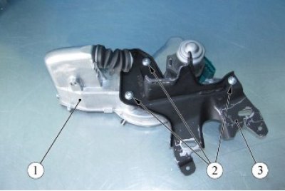 Рисунок 7-6 - Отсоединение кронштейна актуатора: 1 - актуатор механизма выключения сцепления; 2 -…