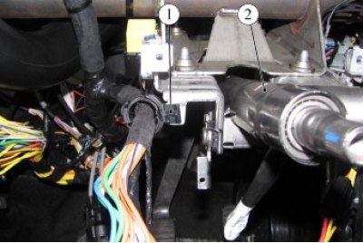 Рисунок 6-1 - Снятие рулевой колонки: 1 - держатель жгута проводов; 2 - рулевая колонка