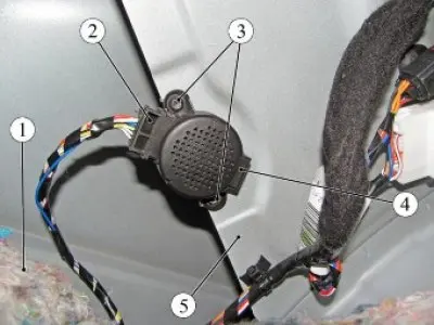 Figure 18-3 - Control and signaling unit of the safe parking system: 1 - left arch and side trim; 2…